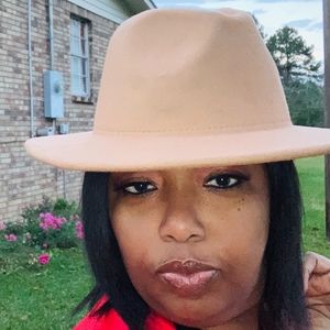 Meet your Posher, Kendra